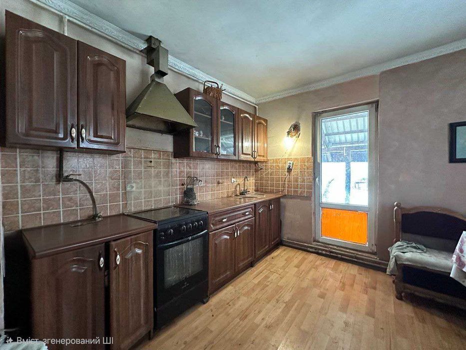 Продаж будинку біля лісу