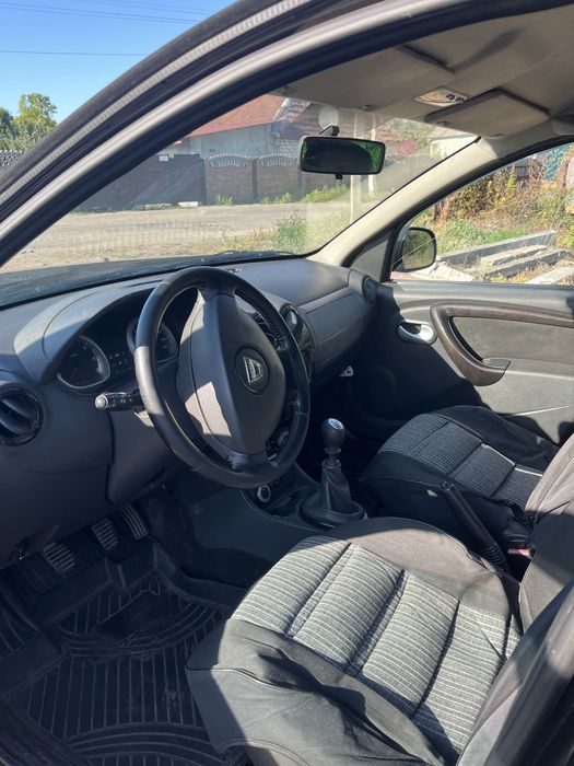 Dacia Duster 2010 року