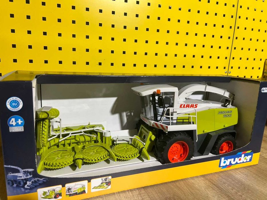 Іграшка комбайн CLASS JAGUAR 900. Іграшки Брудер. Комбайн Bruder