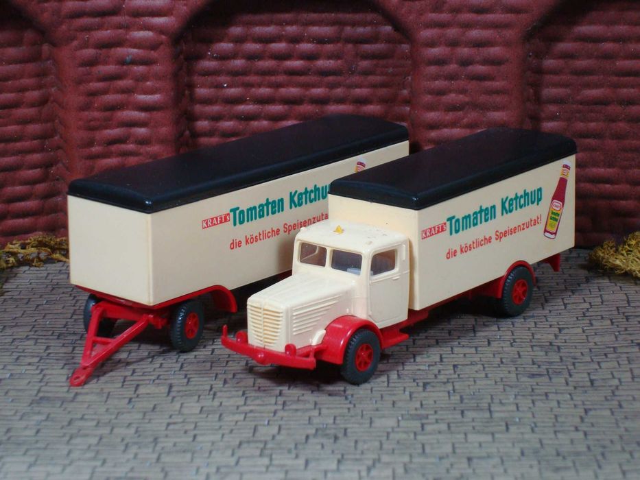 Wiking 886 - Bussing 8000 / Camião c/ Reboque 3 Eixos "Kraft`s"/ Usado