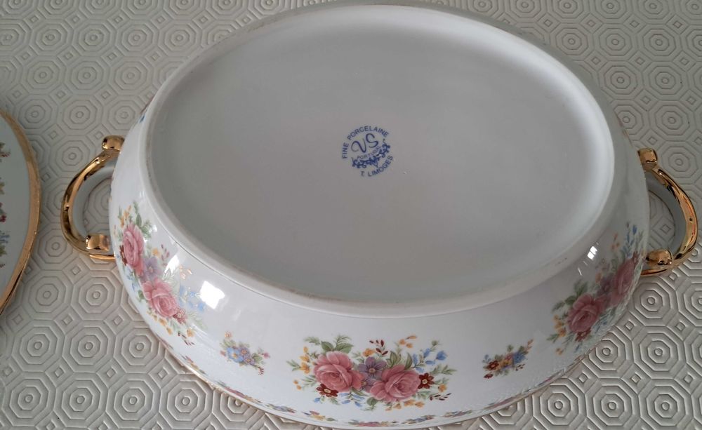 Terrina com tampa da Limoges e travessa