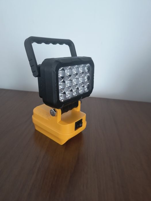 Lampka led na baterie Dewalt 18v, 2 porty USB