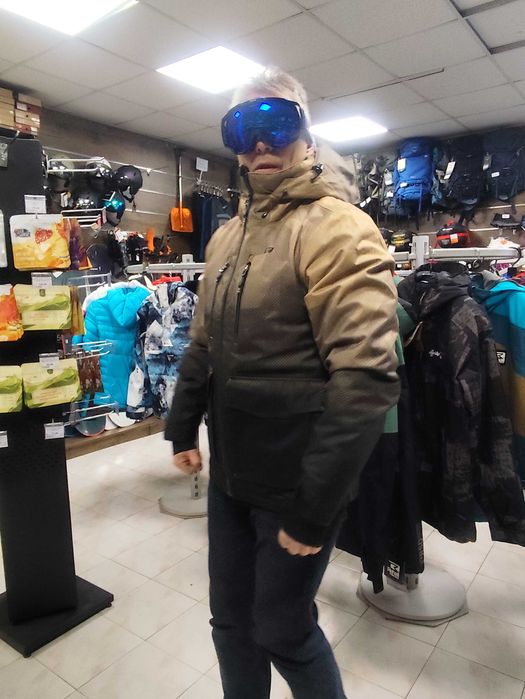 Одяг для лиж та сноубордів. В місті Дніпро.