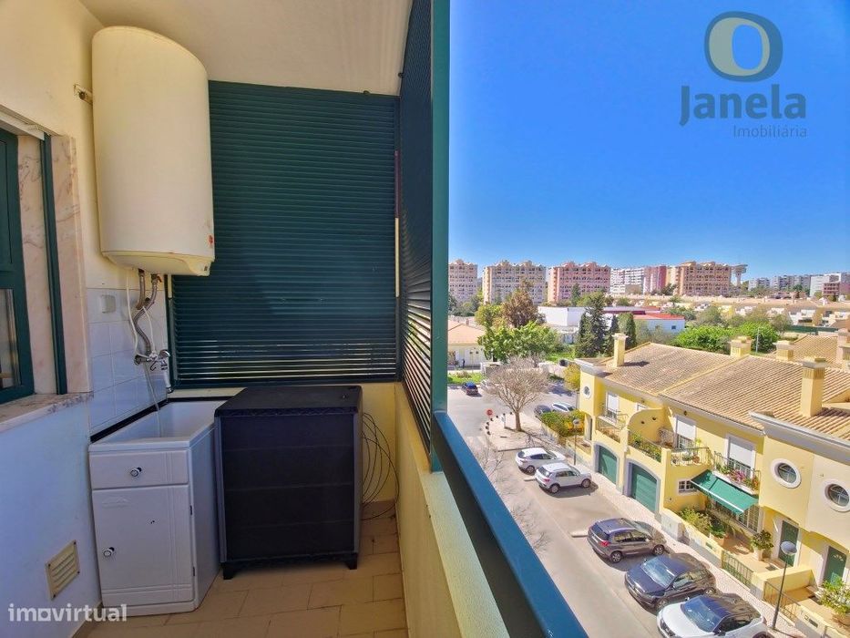 T2 grande com muita luz, duas varandas e boa localização em Faro