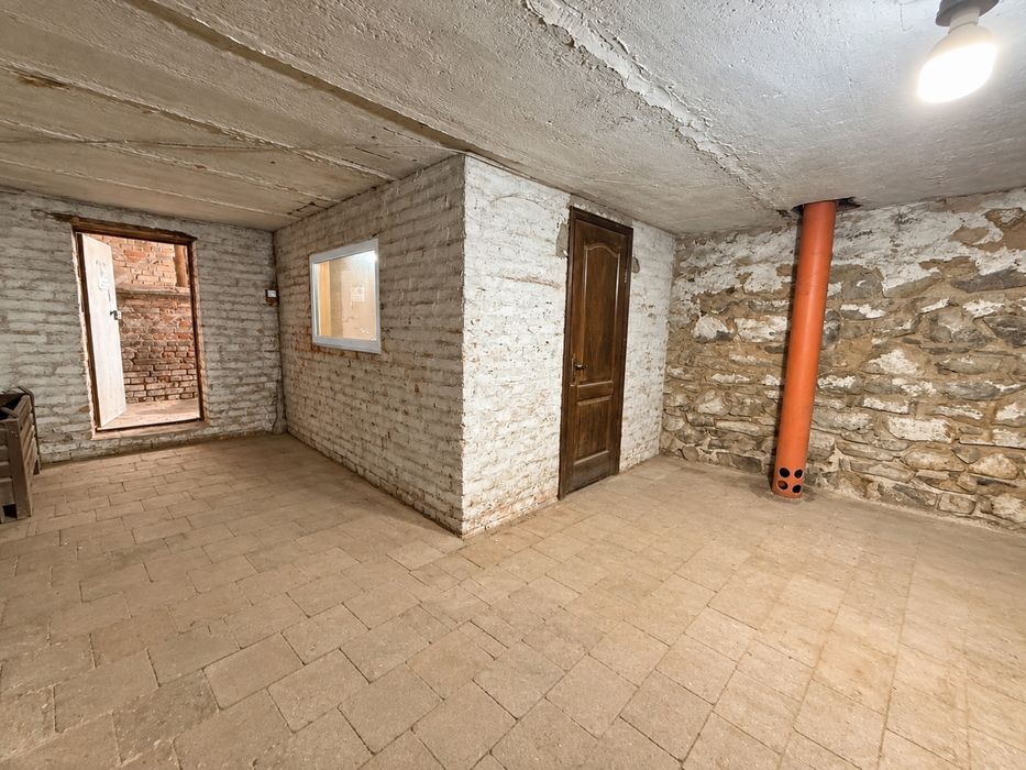 Оренда складського підвального приміщення в центрі міста — 260 м²