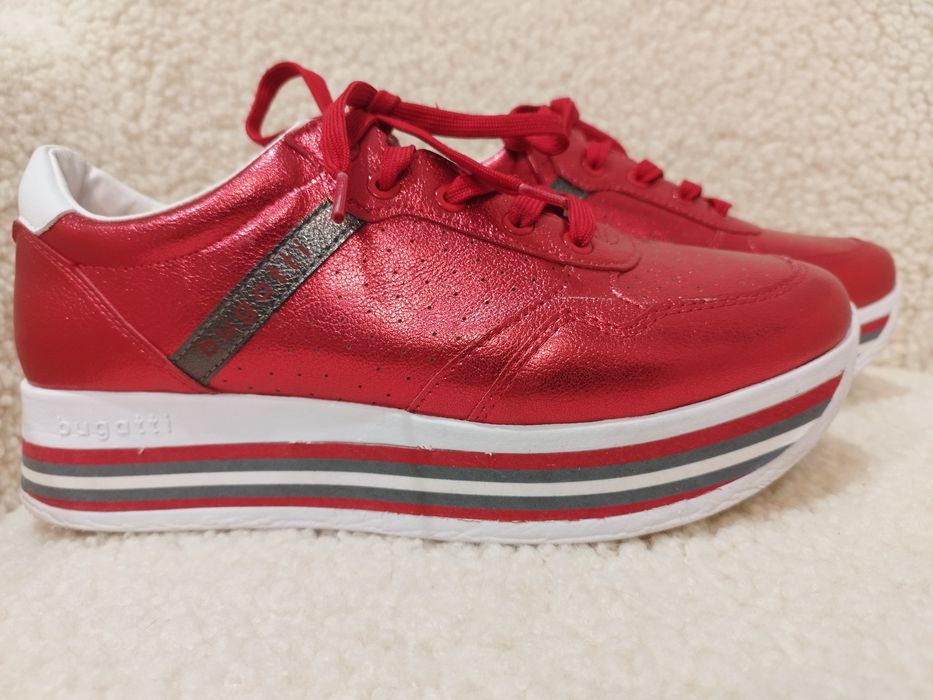 Жіночі шкіряні кросівки. Bugatti оригінал.