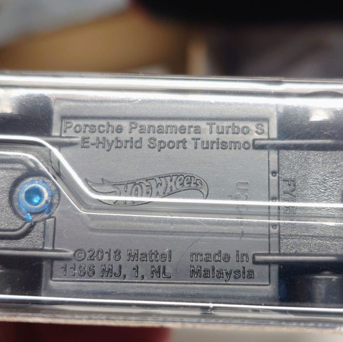 Hot Wheels Porsche Panamera Turbo S E-Hybrid Sport Silver Series Speed