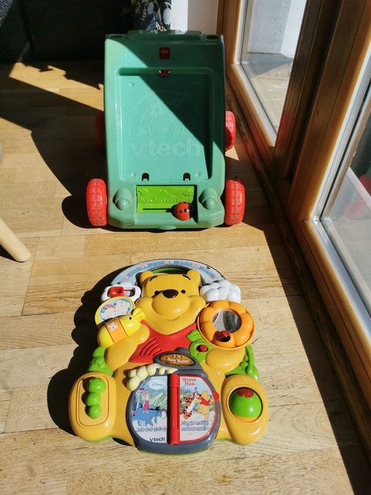 tablica  VTech z interaktywnymi elementami oraz motywem Kubusia.pchacz