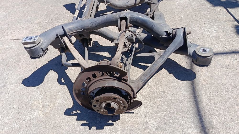Charriot frente AUDI Q7 (4L)
