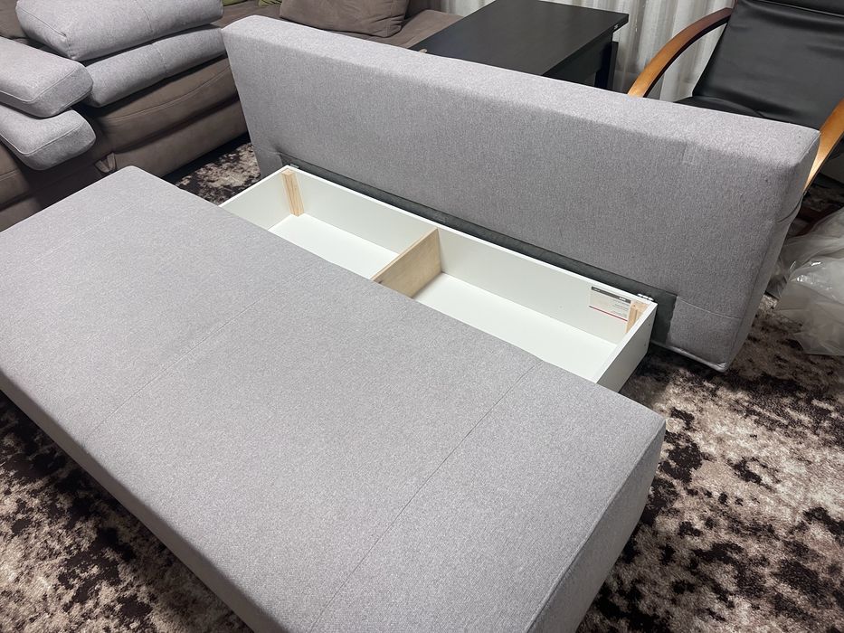 Диван- кровать в ідеальному стані. Самовивіз.