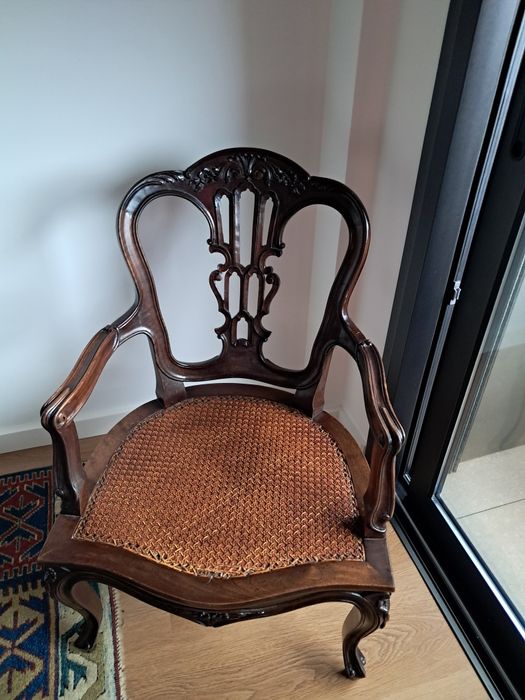 Cadeirão em madeira maciça