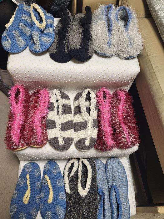 Продам вязание  тапочки, ручной работы размер 37,38, с подошвой.