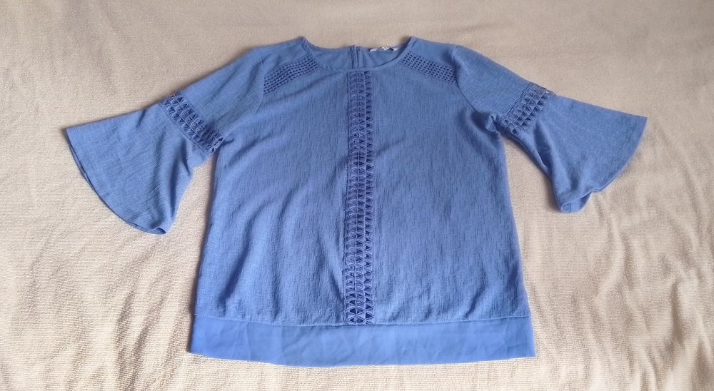 Літня блакитна блузка