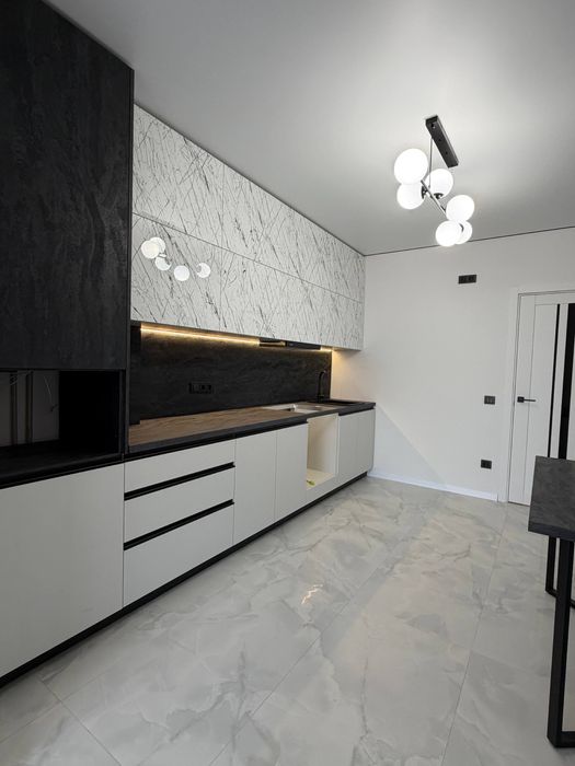 2- кімн новобудови здана з ремонтом меблями світло вода газ ліфт все є