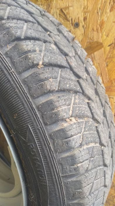 Зимова гума з дисками на таврію