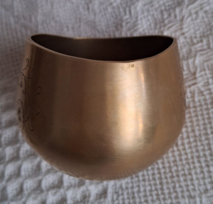 Cukiernica ze szczypcami.