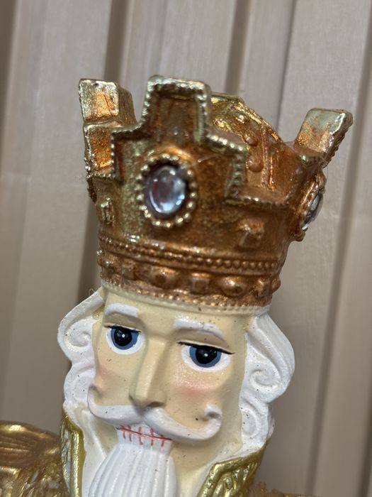 Керамічна фігурка в образі Лускунчика