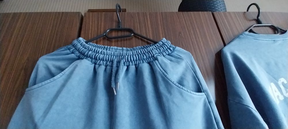 Sprzedam dres dla dziewczynki w kolorze jeansowym