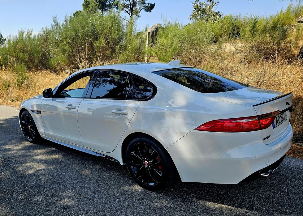 JAGUAR XF Versão R-Sport Piano Black — photo 2