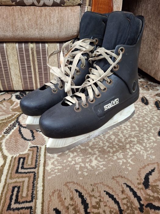 Продам коньки для хокея.