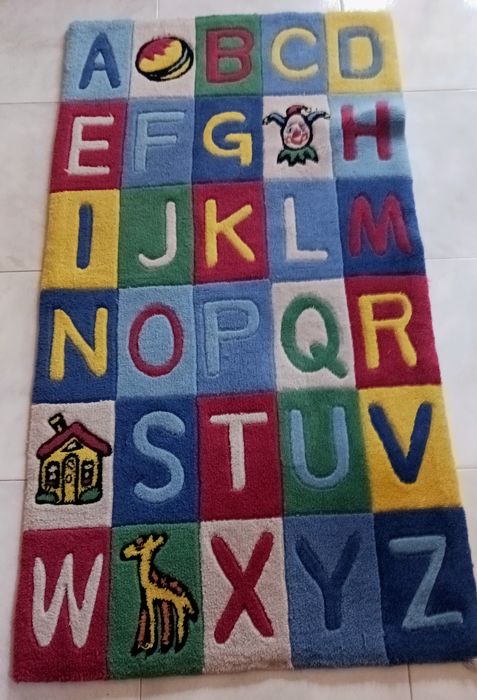 Tapete de criança com o alfabeto
