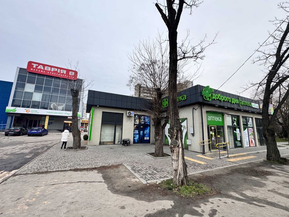 Пр.Героїв України зуп.Магелан 52 кв.м. прохідняк класна локація фасад