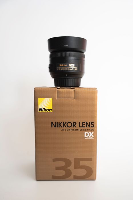 Nikon D5600 w zestawie z 2 obiektywami, ładowarką i dodatkową baterią