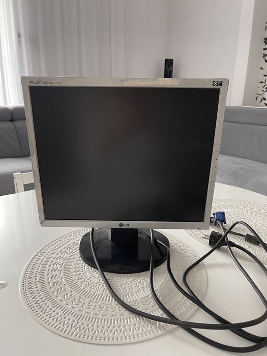 Monitor Flatron L1753s LG sprawny.