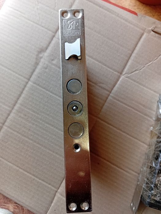 Продам врезной замок на китайськую дверь.