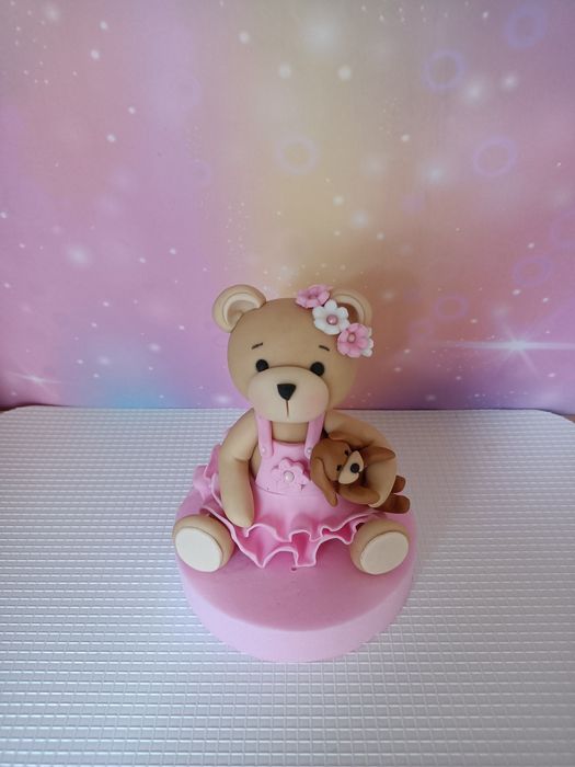 Miś dziewczynka z masy cukrowej na tort