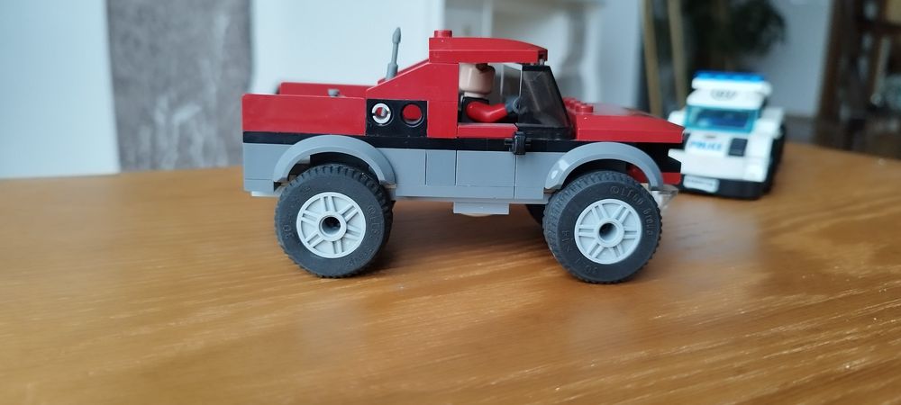 Sprzedam LEGO City 60128 Policyjny pościg