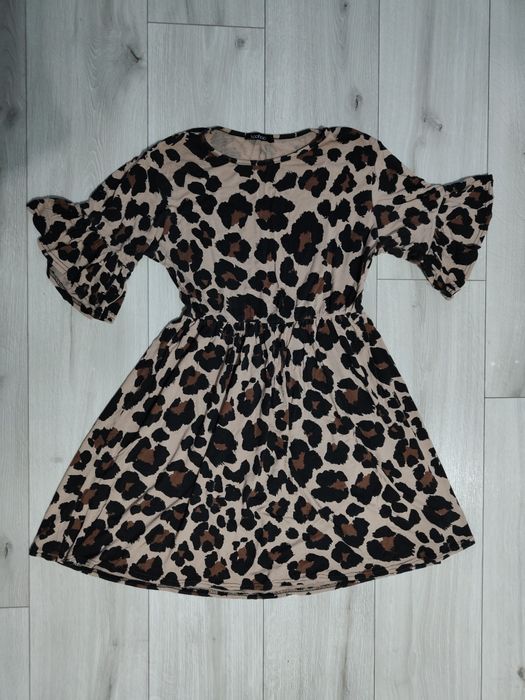 Zwiewna sukienka boohoo