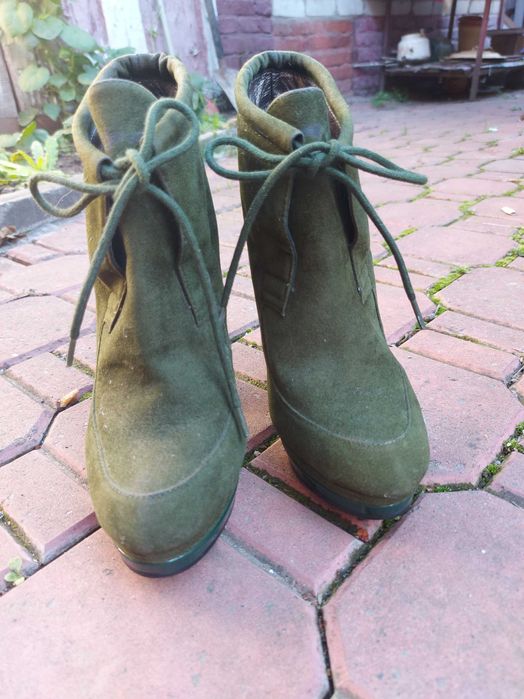 Замшеві черевики