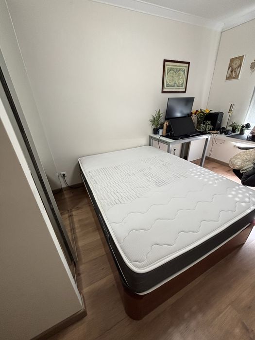 Cama casal com estrado elevatorio + Colchão (usados)