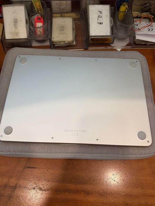 Macbook Neo srebrny stan idealny
