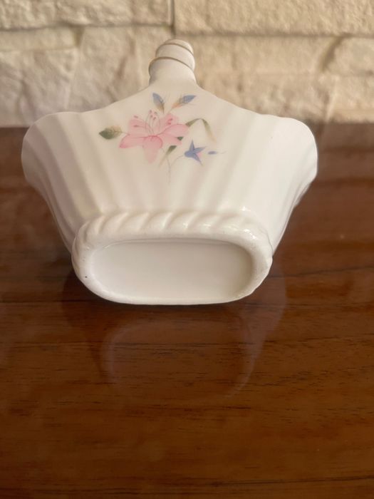 Sprzedam ładny koszyk do dekoracji domu.