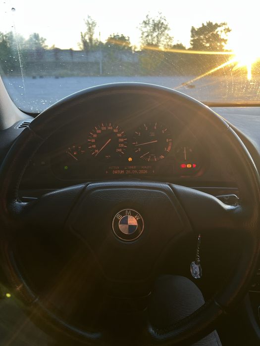 BMW 520i 1998 года