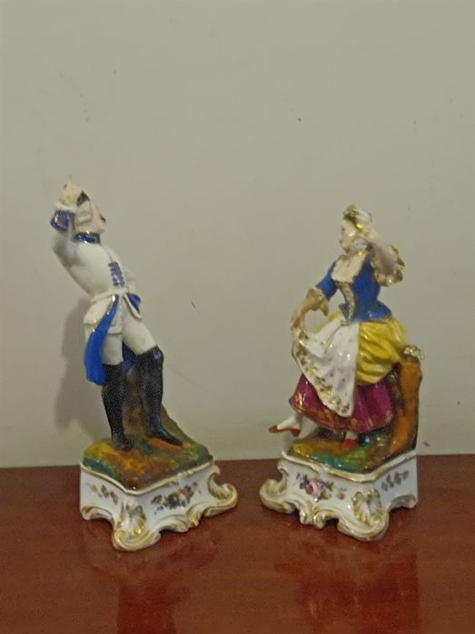 Estatuetas colecionáveis de porcelana