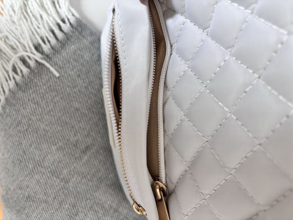 Mochola nova de cor Branca.