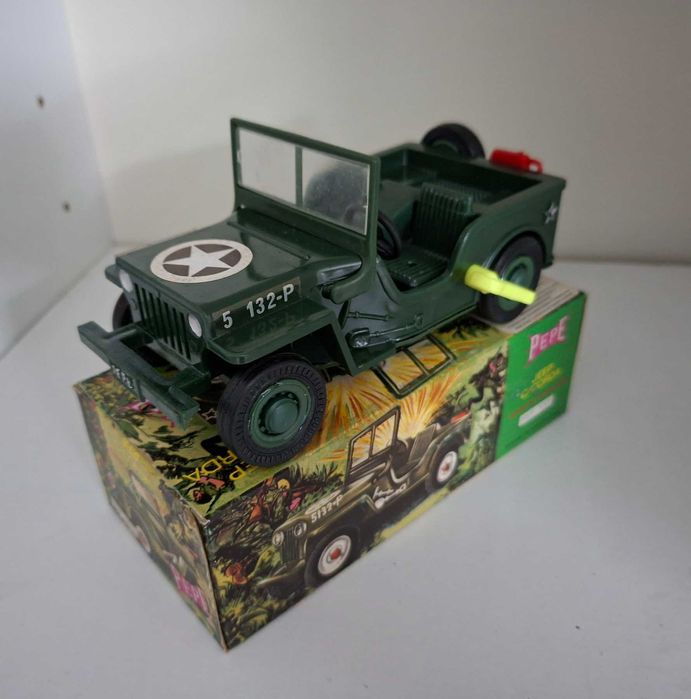 Jipe militar Vintage fabricado pela PEPE