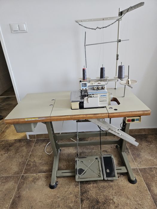 Maszyna do szycia  overlock Juki MO2500 profesjonalna