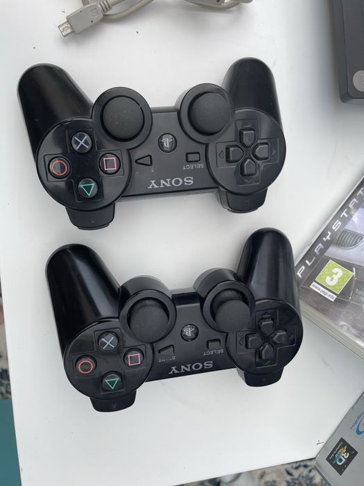 Ps3 Completa + 2 comandos + 1 Jogo
