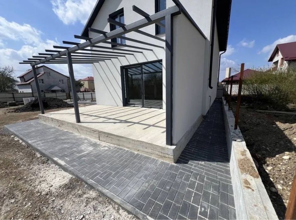 Продаж будинку Пустомити. Площа будинку — 100 м²  6 соток  3 кімнати  2 поверхи