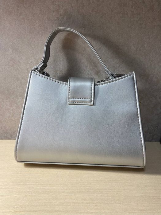 Продам сумку guess