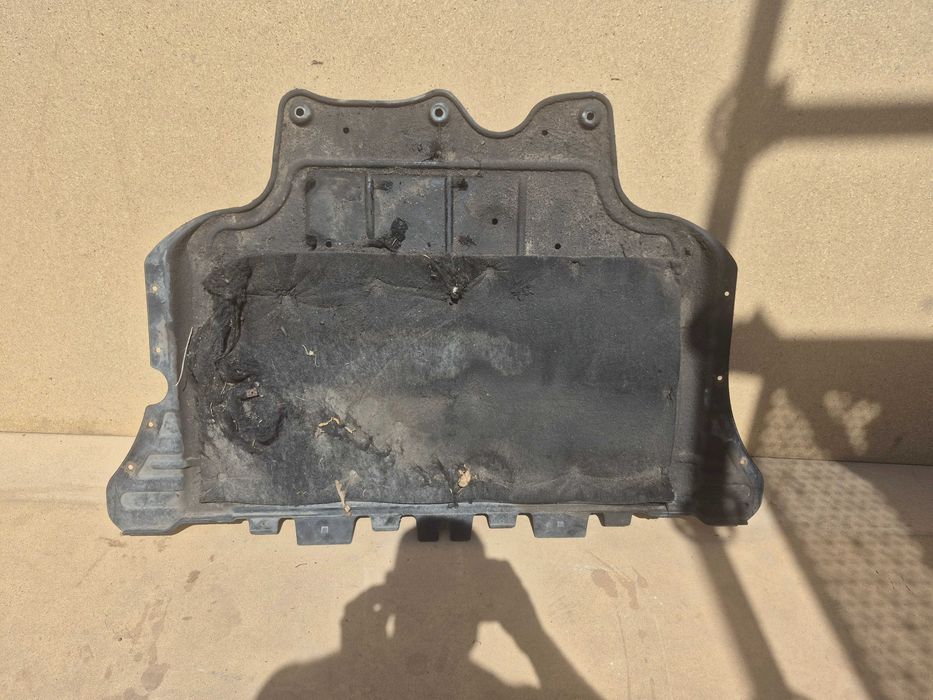 Osłona dolna pod silnik VW Passat b8