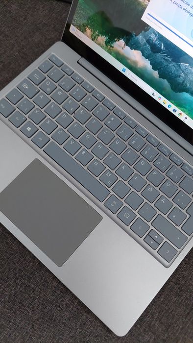 Microsoft surface go 1943