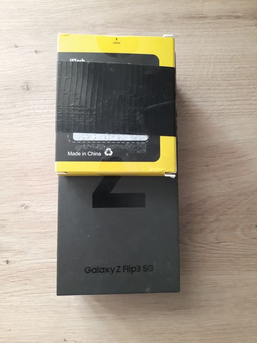 Смартфон Samsung Galaxy Flip3 5G 8/256 Platinum Black 
+ Чохол