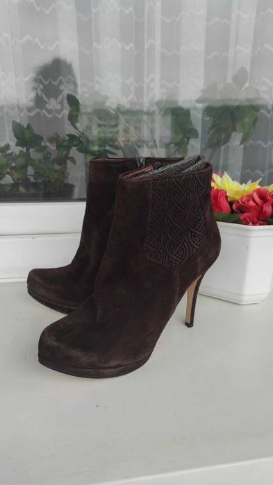 Zamszowe botki damskie na szpilce