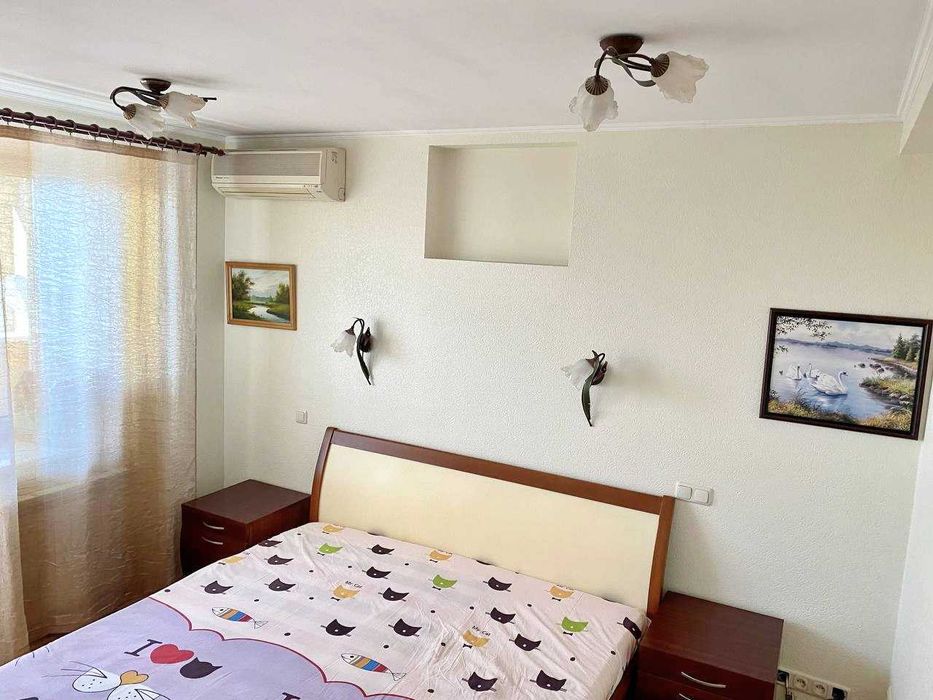 Продам квартиру Святошинська площа 1. метро Житомирська