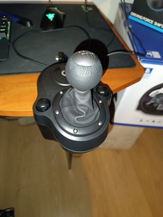 Volante G29 com pedais e mudanças